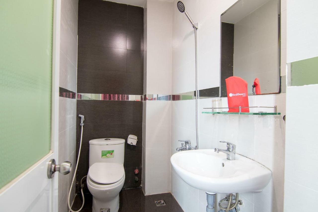 Reddoorz Plus Near Mien Tay Bus Station 2 Хошимин Экстерьер фото