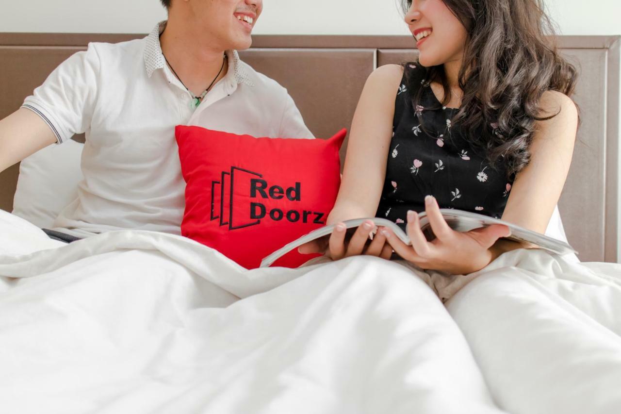 Reddoorz Plus Near Mien Tay Bus Station 2 Хошимин Экстерьер фото
