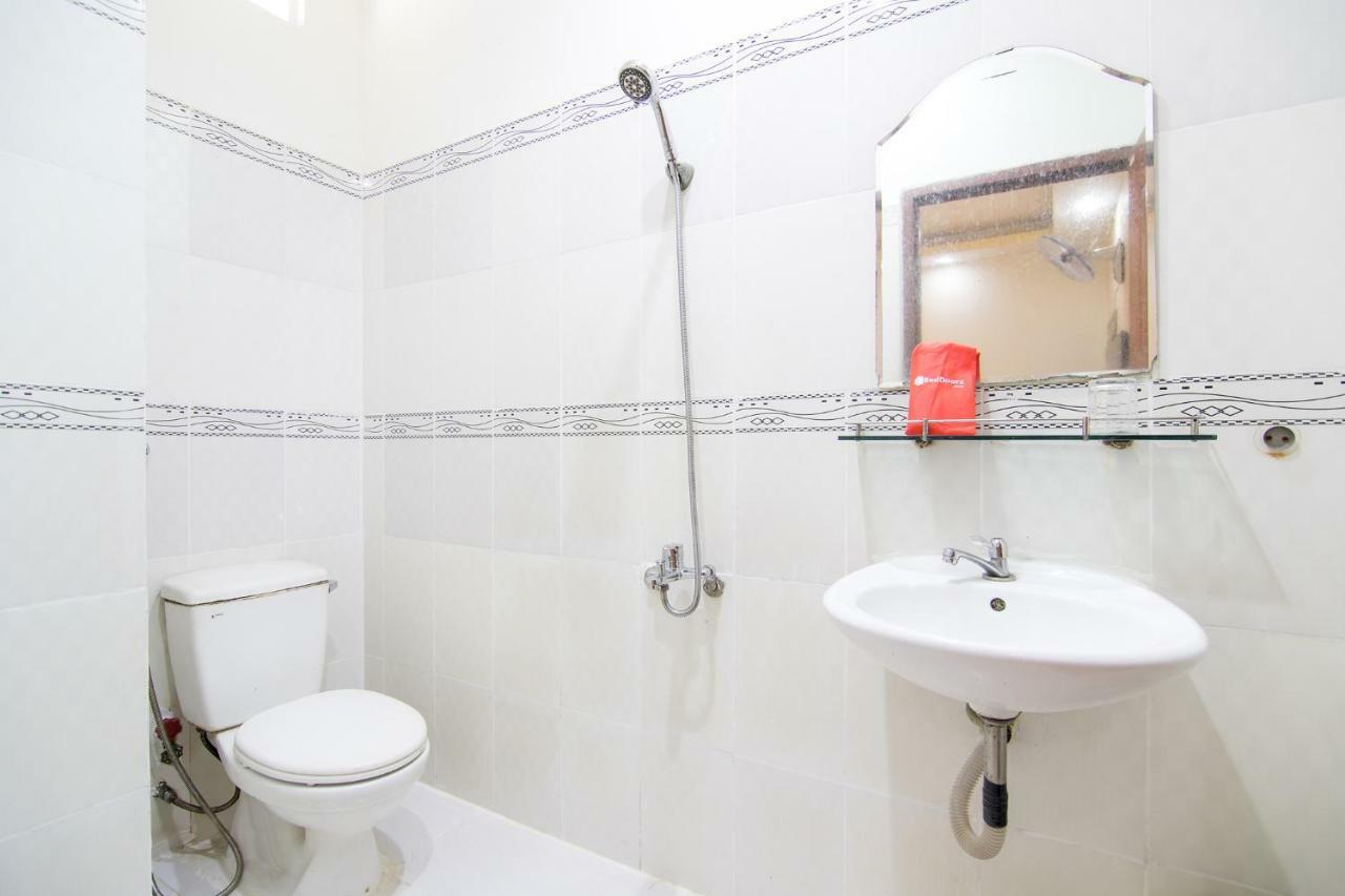 Reddoorz Plus Near Mien Tay Bus Station 2 Хошимин Экстерьер фото